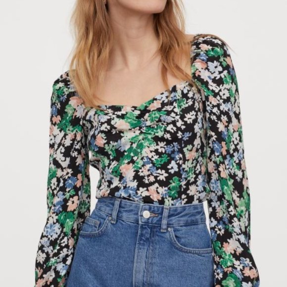 H&M “Puff-sleeved Blouse” - Picture 1 of 6